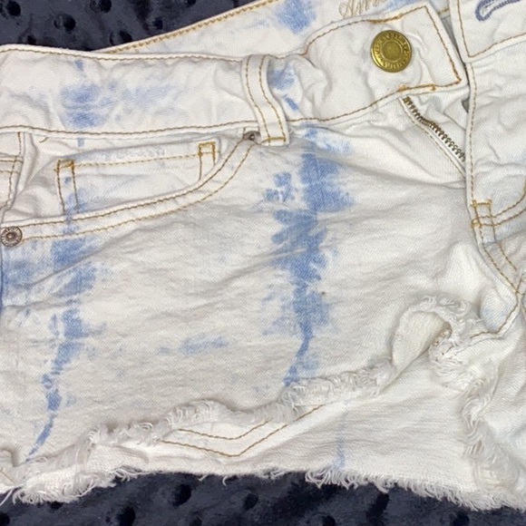 AEO Stone / Acid Washed Denim Shorts - Size 6 - Picture 10 of 13